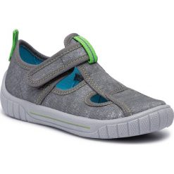 Kapcie SUPERFIT - 5-00272-20 M Grau. Szare sandały chłopięce Superfit, z materiału, bez zapięcia. Za 129.00 zł.