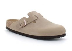 Kapcie Birkenstock Boston Sfb Leoi Damskie. Brązowe kapcie damskie Birkenstock, bez wzorów, z materiału, z otwartym noskiem. Za 680.55 zł.