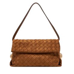 Torebka Liu Jo. Brązowe torebki do ręki damskie Liu Jo, bez wzorów, klasyczne, bez dodatków. Za 679.99 zł.