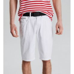 Jeansowe szorty comfort - Biały. Szorty męskie marki Cropp. Za 99.99 zł.