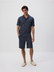 Koszula regular fit z bawełną - ciemnoszary. Szare koszule męskie Reserved, l, bez wzorów, z bawełny, bez kołnierzyka, bez ramiączek. W wyprzedaży za 99.99 zł.