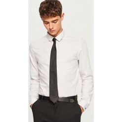 Koszula slim fit z bawełny strukturalnej - Jasny szar. Koszule męskie marki Reserved. W wyprzedaży za 39.99 zł.