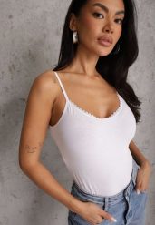 Biały Bawełniany Top Bieliźniany z Koronką przy Dekolcie Berinda. Białe bluzki damskie Renee, m, bez wzorów, z bawełny, bez kołnierzyka, bez ramiączek. Za 39.99 zł.