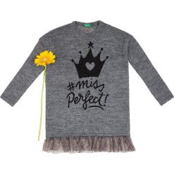 Sukienka w kolorze szarym. Szare sukienki niemowlęce Benetton Kids, bez wzorów, z tiulu, bez ramiączek. W wyprzedaży za 75.95 zł.