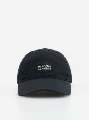 Czapka z daszkiem - czarny. Czarne czapki i kapelusze damskie Reserved, bez wzorów, z bawełny. Za 59.99 zł.