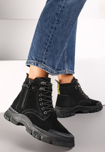 Czarne Sznurowane Botki Traperki na Grubej Podeszwie Trewenna. Czarne botki damskie Renee, z dzianiny. Za 89.99 zł.