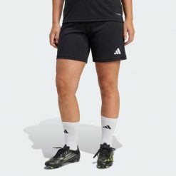 Szorty Entrada 26. Białe szorty sportowe damskie Adidas, bez wzorów, sportowe, do piłki nożnej, climacool (adidas). Za 79.95 zł.
