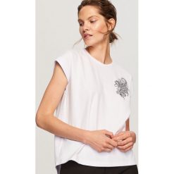 T-shirt z nadrukiem - Biały. Białe t-shirty damskie Reserved, z nadrukiem. Za 29.99 zł.