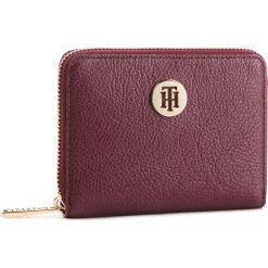 Duży Portfel Damski TOMMY HILFIGER - Th Core Compact Za Wallet AW0AW06135 263. Czerwone portfele damskie Tommy Hilfiger, ze skóry ekologicznej. Za 299.00 zł.