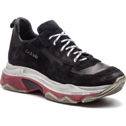 Sneakersy CARINII - B4899 H20-E50-000-D41. Czarne półbuty damskie Carinii, bez wzorów, ze skóry, bez obcasa, na płaskiej podeszwie, bez zapięcia. W wyprzedaży za 249.00 zł.