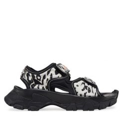 Sandały adidas. Białe sandały damskie Adidas, bez wzorów, bez obcasa, na płaskiej podeszwie, bez zapięcia. Za 609.99 zł.