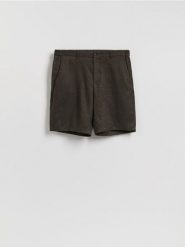 Lniane szorty regular fit - ciemnozielony. Zielone szorty męskie Reserved, l, bez wzorów, z tkaniny. Za 149.99 zł.