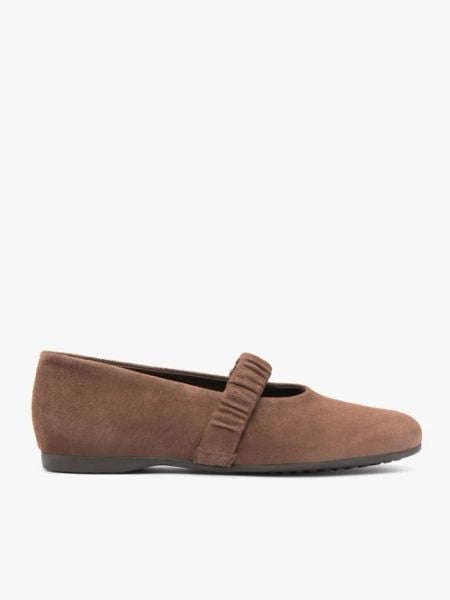 Brązowe baleriny z paskiem. Brązowe baleriny damskie Brawo sp. z o.o., bez wzorów, ze skóry, eleganckie, bez obcasa, na płaskiej podeszwie. Za 379.99 zł.
