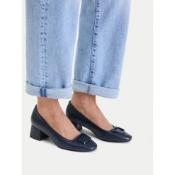 Czółenka Lasocki. Brązowe czółenka damskie Lasocki, bez wzorów, bez obcasa, bez zapięcia. Za 159.99 zł.