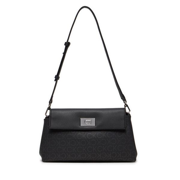 Torebka Calvin Klein. Czarne listonoszki damskie Calvin Klein, bez wzorów, bez dodatków. Za 349.99 zł.