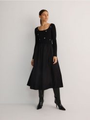 Sukienka maxi - czarny. Czarne sukienki damskie Reserved, na co dzień, l, bez wzorów, z dzianiny, bez kołnierzyka, bez ramiączek, maxi, proste. W wyprzedaży za 69.99 zł.