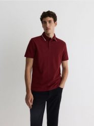 Koszulka polo regular - bordowy. Czerwone koszulki polo męskie Reserved, l, bez wzorów, z bawełny, bez ramiączek. W wyprzedaży za 79.99 zł.