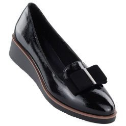 Półbuty damskie lakierowane na podwyższeniu czarne Vinceza 58630. Czarne półbuty damskie VINCEZA, bez wzorów, z lakierowanej skóry, bez obcasa, na koturnie, bez zapięcia. Za 149.99 zł.