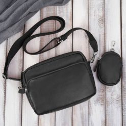 Torebka damska listonoszka skórzana z etui na klucze i drobiazgi czarna Paolo Peruzzi E-34-BL. Czarne torby na ramię damskie bez wzorów, z bawełny, eleganckie, bez dodatków. Za 119.00 zł.