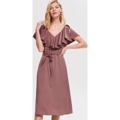 Sukienka z żabotem - Szary. Sukienki damskie marki Reserved. Za 159.99 zł.