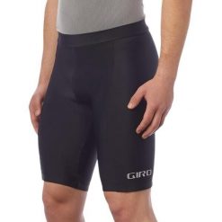 Szorty Giro Chrono. Czarne krótkie spodenki sportowe męskie GIRO, bez wzorów, rowerowe. W wyprzedaży za 222.50 zł.