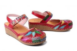 LAURA VITA 0007731 Facscineo 02 rouge, sandały damskie. Czerwone sandały damskie Laura Vita, bez wzorów, ze skóry, bez obcasa, na koturnie, bez zapięcia. Za 331.42 zł.