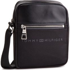 Saszetka TOMMY HILFIGER - Urban Novelty Mini Reporter AM0AM04248 002. Czarne saszetki męskie Tommy Hilfiger, z materiału, młodzieżowe. Za 349.00 zł.