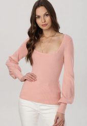 Różowy Sweter Uhrieth. Czerwone swetry damskie Born2be, bez wzorów, z dzianiny, bez kołnierzyka, bez ramiączek, długie, bez kaptura. Za 49.99 zł.