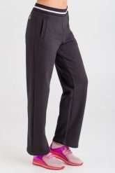 Spodnie dresowe EMPORIO ARMANI. Spodnie dresowe damskie Emporio Armani, bez wzorów, z dresówki. W wyprzedaży za 254.70 zł.