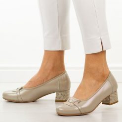 Złote skórzane czółenka damskie Potocki 19409. Żółte czółenka damskie POTOCKI, bez wzorów, ze skóry, eleganckie, z okrągłym noskiem, bez obcasa, na obcasie, bez zapięcia. Za 219.00 zł.