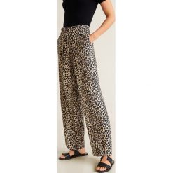 Mango - Spodnie Carrie. Legginsy damskie Mango. W wyprzedaży za 69.90 zł.