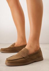 Ciemnobeżowe Klasyczne Mokasyny VICES z Imitacji Zamszu ze Skórzaną Wkładką Haliris. Brązowe mokasyny damskie Born2be, z jeansu, eleganckie. Za 89.99 zł.