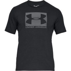Koszulka treningowa męska Under Armour Boxed Sportstyle Ss. Czarne koszulki sportowe męskie Under Armour, m, bez wzorów, bez kołnierzyka, bez ramiączek, do piłki nożnej. W wyprzedaży za 81.38 zł.