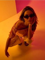 Bluzka hiszpanka z dekoracyjną koronką - różowy. Czerwone bluzki damskie Sinsay, l, bez wzorów, z koronki, bez kołnierzyka, bez ramiączek. Za 25.99 zł.