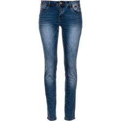 Desigual jeansy damskie Refriposas 26 niebieski. Niebieskie jeansy damskie Desigual. W wyprzedaży za 220.00 zł.