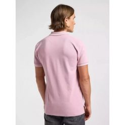 MESKA KOSZULKA LEE PIQUE POLO SOFT MAUVE 112363856. Fioletowe koszulki polo męskie Lee, xxl, bez wzorów, bez ramiączek. Za 109.99 zł.