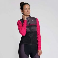 Zimowa kurtka rowerowa damska Rogelli Stryde. Czarne kurtki damskie Rogelli, na jesień, l, bez wzorów, z elastanu, bez kaptura. Za 435.00 zł.