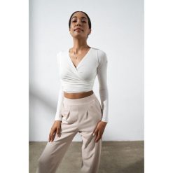 Top do jogi Moonholi Total Eclipse z długim rękawem. Białe koszulki sportowe damskie MOONHOLI, l, bez wzorów, bez kołnierzyka, bez ramiączek, na jogę i pilates. Za 329.00 zł.