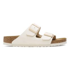 Klapki damskie BIRKENSTOCK ARIZONA BF EGGSHELL. Brązowe klapki damskie Birkenstock, bez wzorów, bez obcasa. Za 299.99 zł.