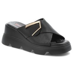 Czarne Klapki Artiker Modne Obuwie Damskie Na Koturnie. Czarne klapki damskie Artiker, bez wzorów, ze skóry, bez obcasa, na koturnie, bez zapięcia. Za 239.00 zł.
