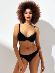 Dół od bikini - czarny. Czarne bikini damskie Sinsay, l, bez wzorów. Za 19.99 zł.