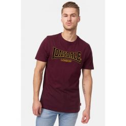 T-shirt o wąskim kroju Lonsdale Classic. Czerwone koszulki sportowe męskie Lonsdale, bez wzorów, bez kołnierzyka, bez ramiączek. Za 165.00 zł.