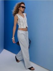 Spodnie wide leg z domieszką lnu - błękitny. Niebieskie spodnie materiałowe damskie Sinsay, l, bez wzorów. Za 49.99 zł.