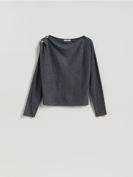 Sweter z błyszczącą aplikacją - ciemnoszary. Szare swetry damskie Reserved, l, z aplikacjami, z dzianiny, bez kołnierzyka, bez ramiączek, bez kaptura. W wyprzedaży za 27.99 zł.