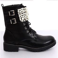 Botki militarne czarne NC860 Black. Czarne botki damskie ButyModne, z materiału, militarne, bez obcasa, bez zapięcia. W wyprzedaży za 189.00 zł.