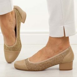 Czółenka copper damskie na obcasie M.Daszyński Sa200-16. Brązowe czółenka damskie M.Daszyński, na jesień, w ażurowe wzory, z materiału, biznesowe, bez obcasa, na obcasie, bez zapięcia. Za 189.00 zł.