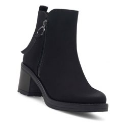 Botki Clara Barson. Czarne botki damskie Clara Barson, bez obcasa, na słupku, bez zapięcia. Za 149.99 zł.