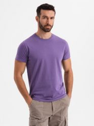 Męski klasyczny bawełniany T-shirt BASIC - fioletowy V13 OM-TSBS-0236 L. Fioletowe t-shirty męskie Ombre, l, bez wzorów, z bawełny, klasyczne, bez kołnierzyka. Za 60.50 zł.