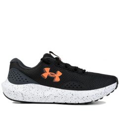 Buty męskie sportowe Under Armour CHARGED SURGE 4. Brązowe buty sportowe męskie Under Armour, bez zapięcia, na fitness i siłownię. W wyprzedaży za 199.00 zł.