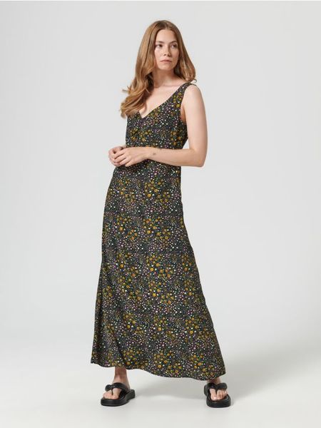 Sukienka maxi w kwiaty - wielobarwny. Sukienki damskie Sinsay, l, bez wzorów, bez kołnierzyka, bez ramiączek, maxi. Za 59.99 zł.